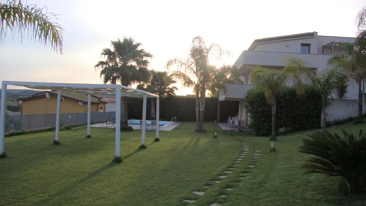 Appartamento In Villa Con Piscina Noto Apartment