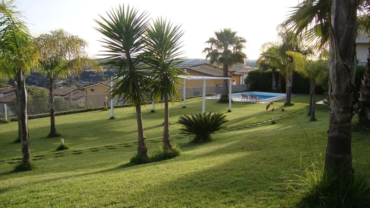 Appartamento In Villa Con Piscina Noto